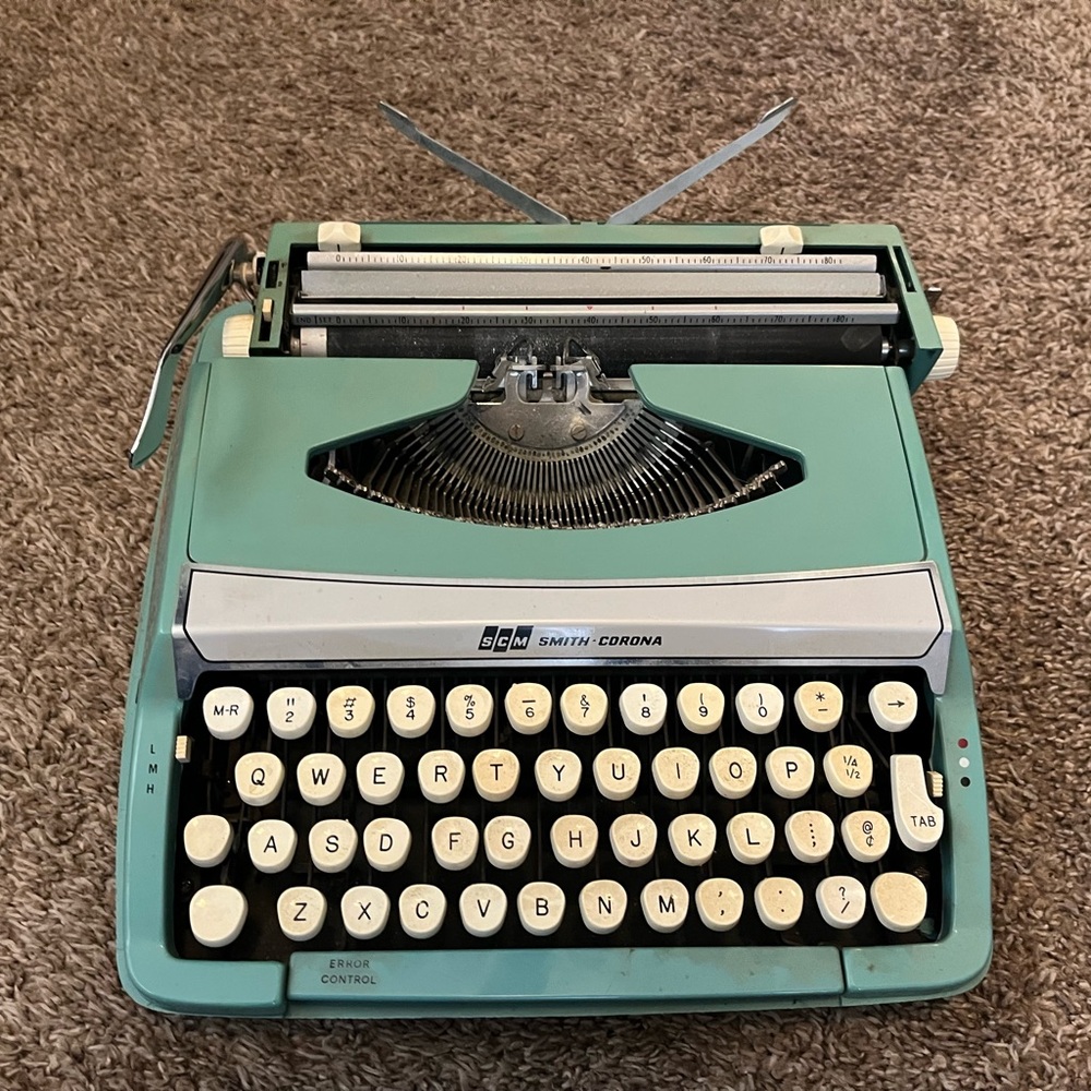 Vintage Smith-Corona Typewriter in Teal